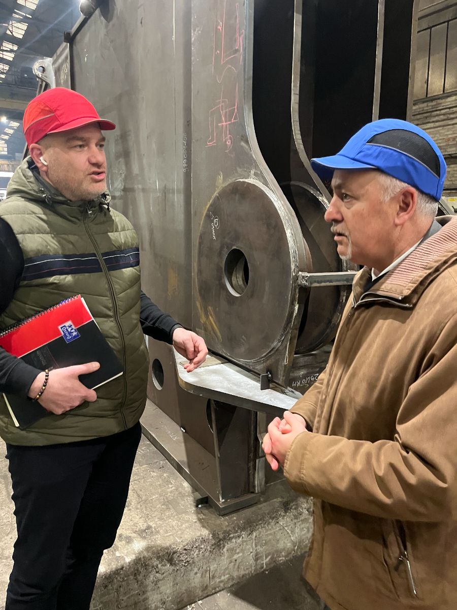 Prefet57's tweet image. #Entreprises ⚙️ | Wassim Kamel, sous-préfet de Sarreguemines, est allé à la rencontre de l'entreprise FB2M à Sarralbe.

Au cours de cette visite, Anne Funfrock et Julien Bach, principaux dirigeants, ont présenté les activités de cette entreprise industrielle spécialisée :
• dans