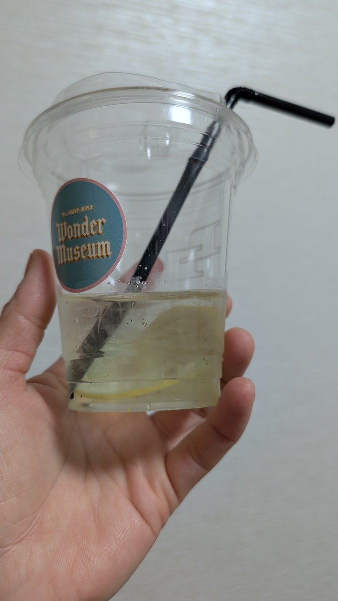 mrsmohiryo's tweet image. 氷、まだ溶けてません🤣
飲みきって6時間くらいたつ
暖房の部屋に何時間いるのかww

ごろごろ大きくて透明だし、いい氷を使ってるのでしょうw
どうでもいい報告😂
#WM
#氷捨てる場所がなかった