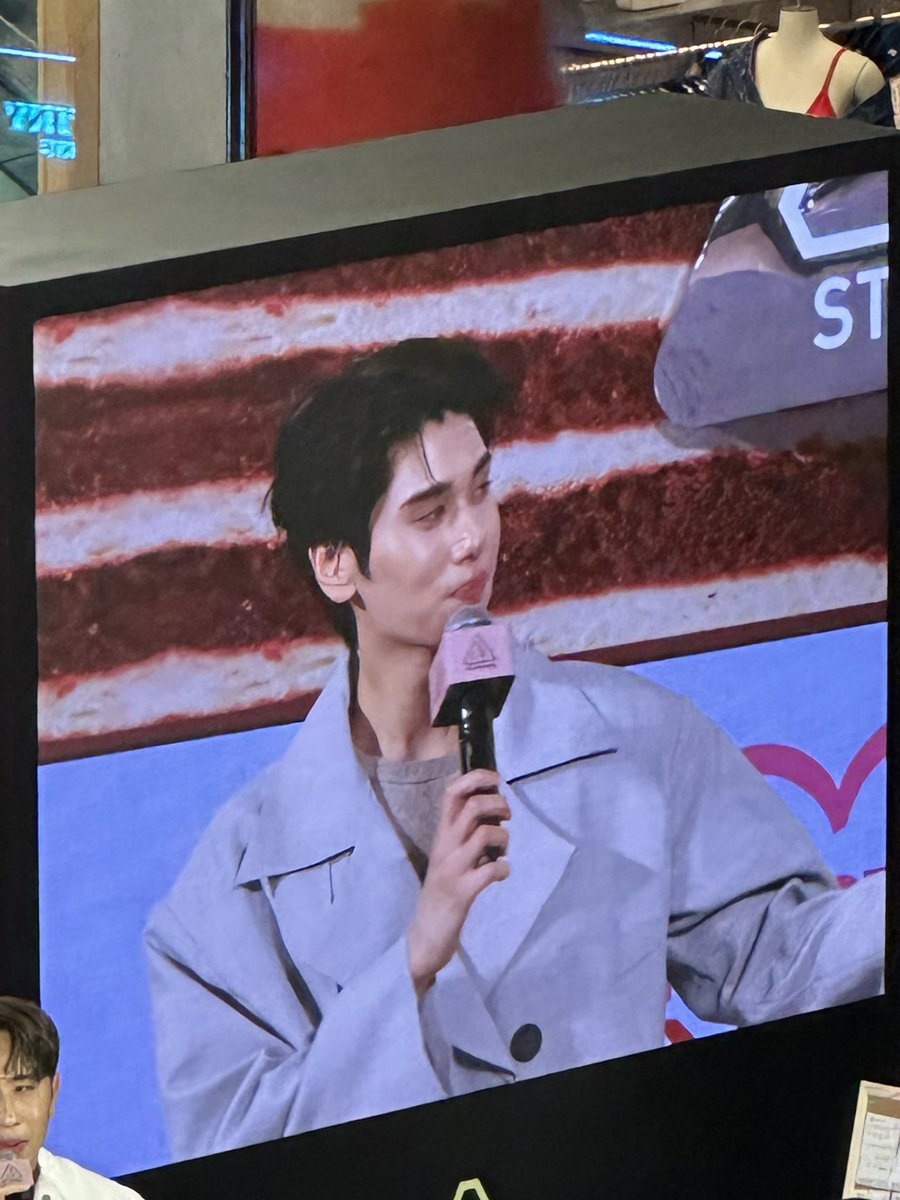 ItsMeFigo02's tweet image. ใกล้ขนาดนี้เธอฟีลหรือยังสำหรับฉันยังฟีลไม่พอ โอ้ว เข้ามาอีกนิดมาอีกนิดจะได้รู้เป็นอย่างไร

DUNK 3CE MISTYVELVET
#Dunkx3CEIVELMISTYOU