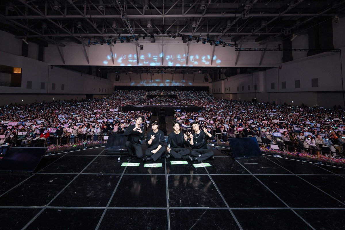 [ #DAY6_BEHIND ]

DAY6 10th Anniversary <The DECADE> in #DAEGU - DAY2 ✨

흔들려도 비틀대도 도착할 그곳엔
DAY6와 My Day는 언제나 함께야 💞

#DAY6 #데이식스
#The_DECADE
#DAY6_10th_Anniversary