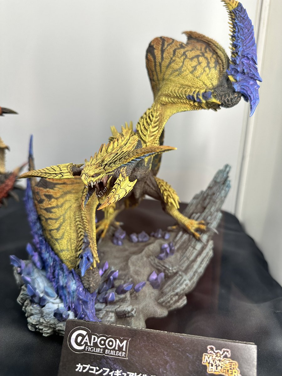 syakapaz's tweet photo. 企業ブースにて
クリエイターズモデル　レダウ
ソフビモデル　リオレウス
サンブレイクからネコ&amp;イヌ
の展示がありました❗️
どれも発売が楽しみ😆
#WF2026W https://t.co/W2vvD3gNCa