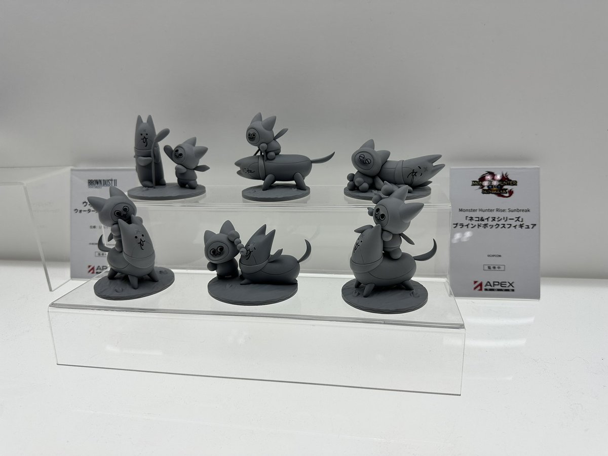 syakapaz's tweet photo. 企業ブースにて
クリエイターズモデル　レダウ
ソフビモデル　リオレウス
サンブレイクからネコ&amp;イヌ
の展示がありました❗️
どれも発売が楽しみ😆
#WF2026W https://t.co/W2vvD3gNCa