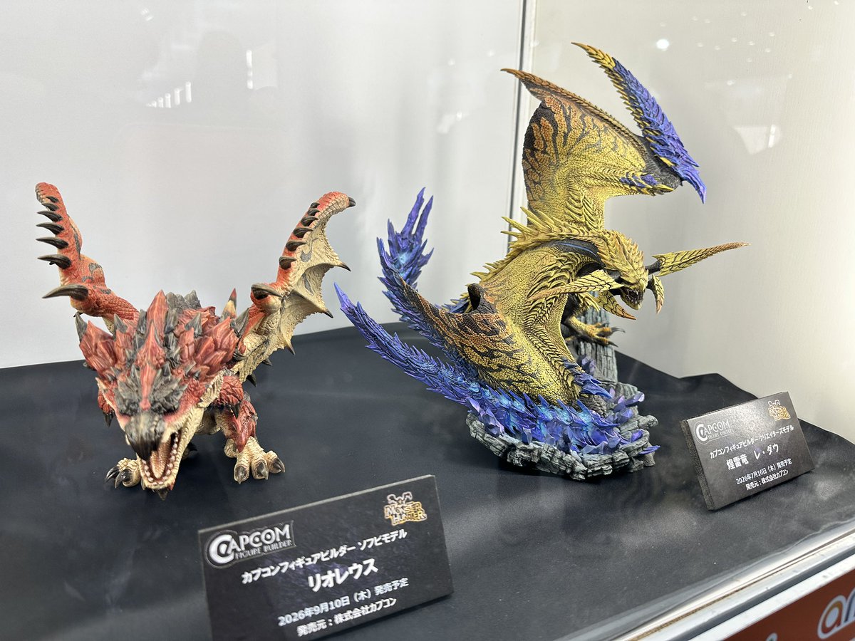 syakapaz's tweet photo. 企業ブースにて
クリエイターズモデル　レダウ
ソフビモデル　リオレウス
サンブレイクからネコ&amp;イヌ
の展示がありました❗️
どれも発売が楽しみ😆
#WF2026W https://t.co/W2vvD3gNCa