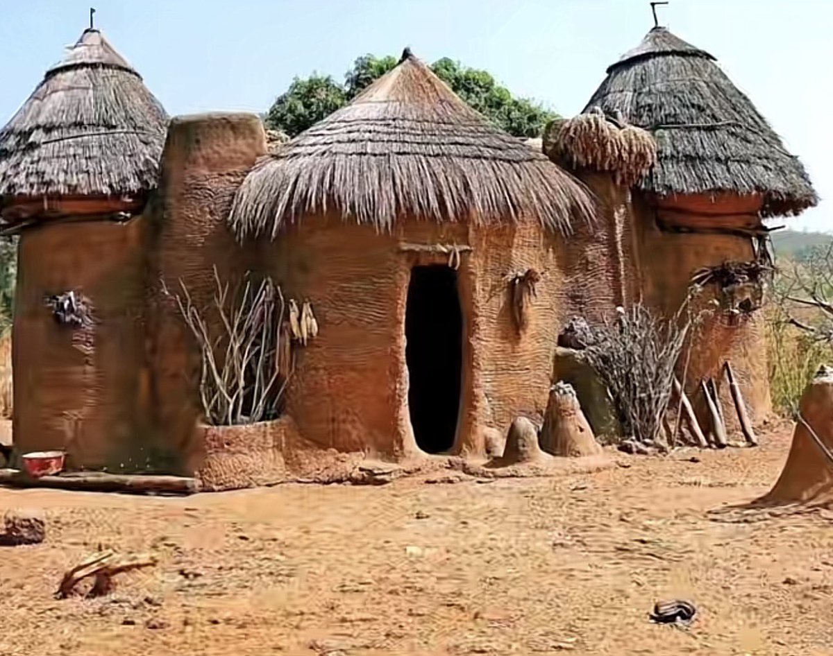 stfukhaleeed's tweet image. Both made to accommodate the climate, but only one is seen as primitive