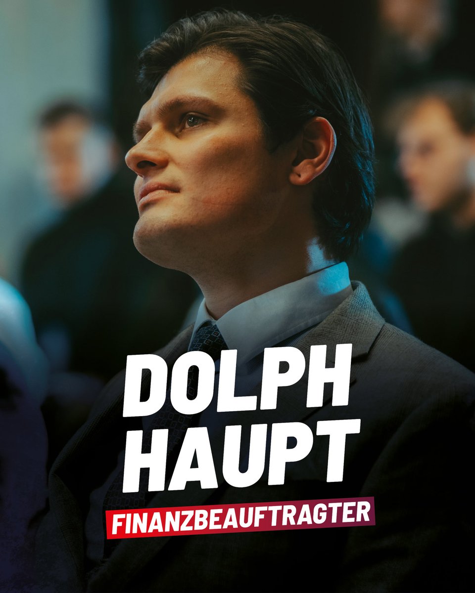 28 Jahre alt.
Seit 2021 politisch in der AfD aktiv.
Stadtrat in Pirna.
Kreisvorstand in SOE.

Abseits der Politik begeistern ihn der Kraftsport, das Lesen und das Wandern in seiner sächsischen Heimat.

„Unsere Jugend verpflichtet uns nicht nur, für das zu kämpfen, was uns