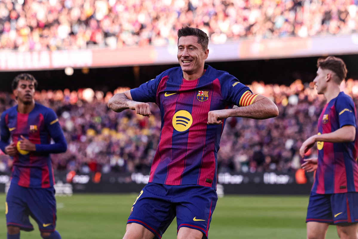 Fun fact about the three goalscorers for Barca in yesterday's match. ⚽️ Lewandowski (37 years and 171 days) ⚽️ Lamine Yamal (18 years and 210 days) ⚽️ Marc Bernal (18 years and