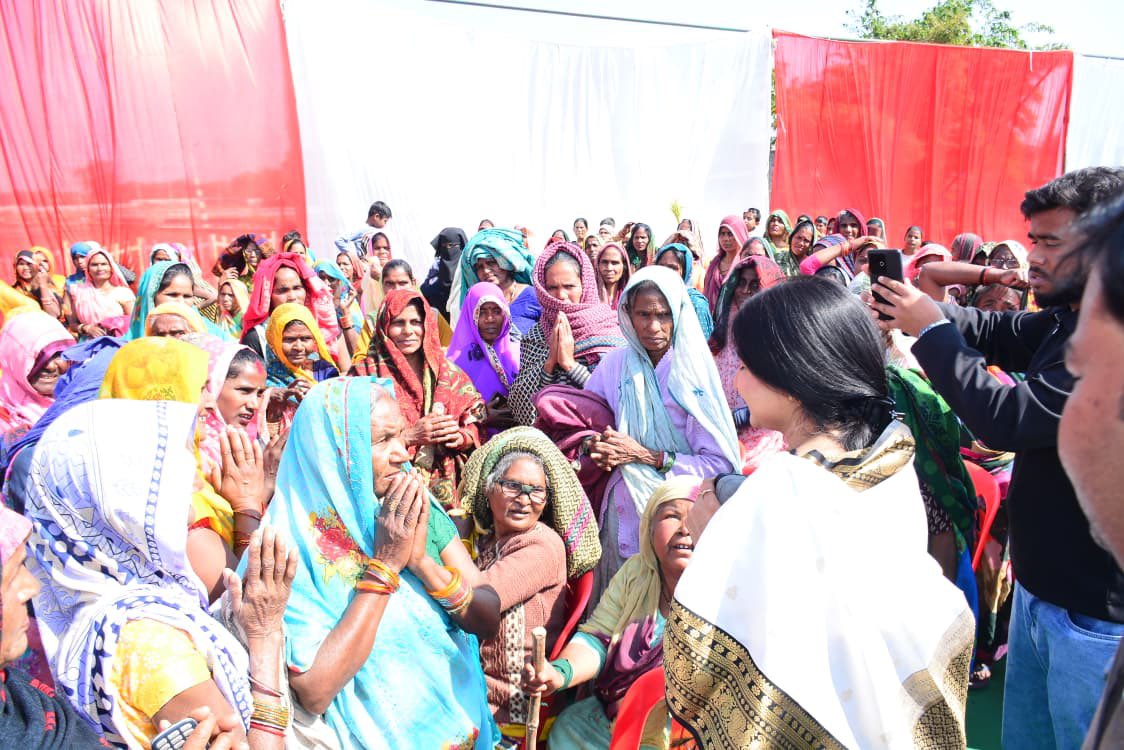 mukeshadl's tweet photo. सेवा-समर्पण ।
न्याय पंचायत मधुकरपुर विकासखंड डलमऊ रायबरेली
1.मधुकरपुर
2.बरस
3.गंगापुर
4.सुल्तानपुर जाला
5.बसन्तपुर कठोइया
6.हसनापुर
7.कुंडवल
@reenasinghS
#reenasingh https://t.co/kpTRKdldyV