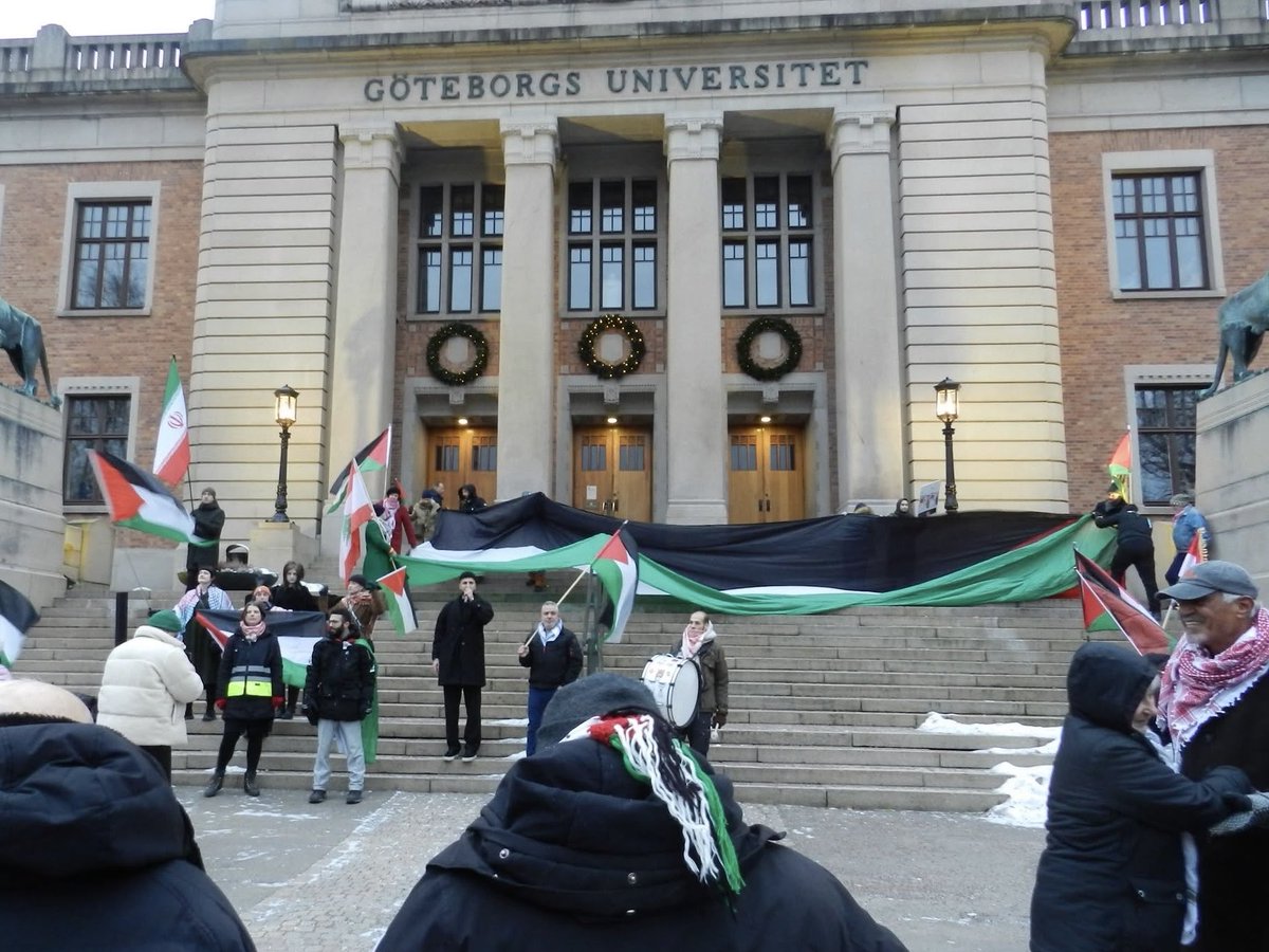 Erlenhain's tweet image. Läkaren Amin El-Sabini har, i takt med trenderna, gått från att visa Hamas-flaggan på Göteborgsmarscherna till att nu visa den iranska regimens flagga.