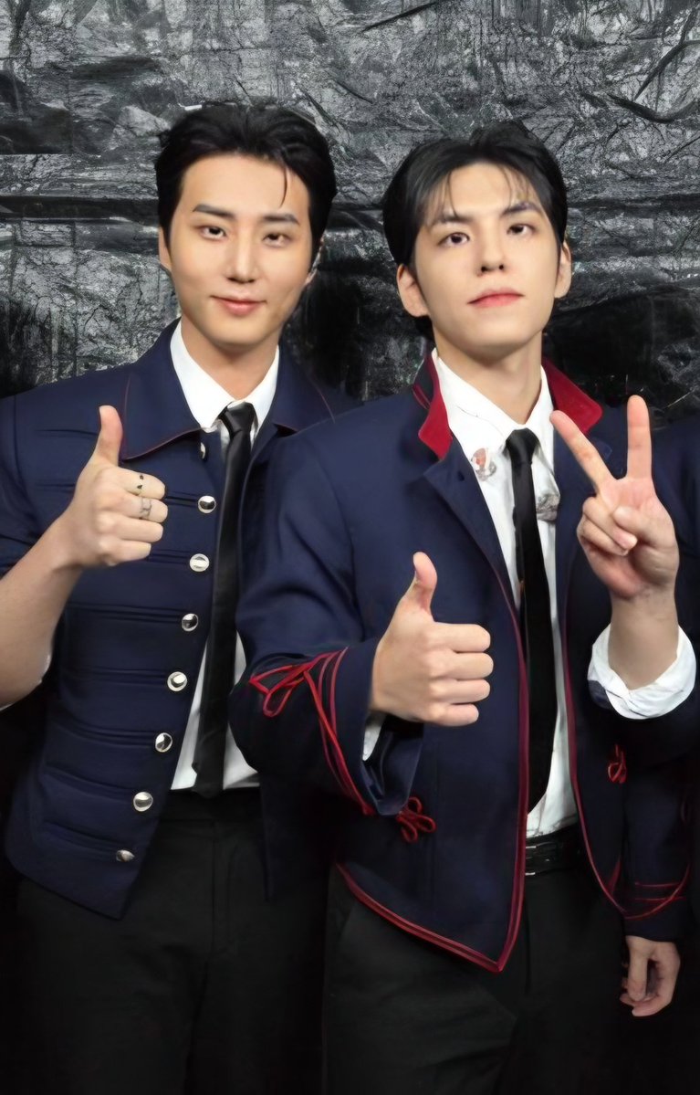 진짜 yk랑 wp, 둘이 그림체 겁나 다른데
붙여놓으면 너무 잘 어울려서 눈물나게 좋음