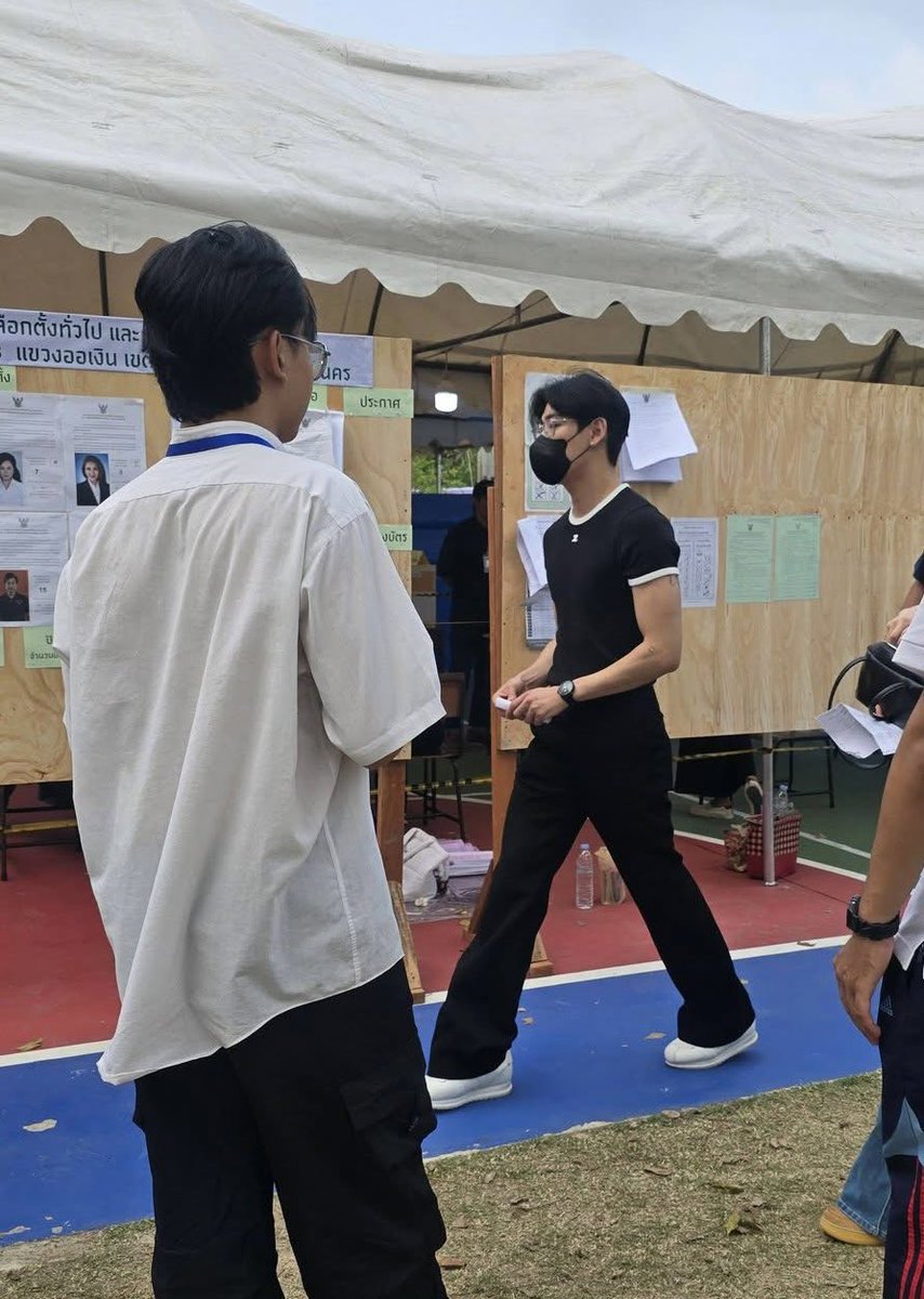 CThwi94344's tweet photo. 🚩ภูมิใจในตัวนายนะแบม จบในผู้ชายคนนี้
+ไม่ทิ้งการศึกษาที่เกาไม่เอื้อต่อการเรียนก็บินกลับมาเรียนและสอบ กศน.
+เมื่ออายุครบกลับมาคัดเลือกทหารจับใบดำ-แดงไม่มีการผ่อนผันใดๆ
+เลือกตั้ง กลับมาเลือกทั้งปี66และ69
+ส่งเสริมประเทศไทยทุกทางเท่าที่จะทำได้ ให้เป็นซอฟพาวเวอร์
#BamBam @BamBam1A https://t.co/kFSmUtsE8q