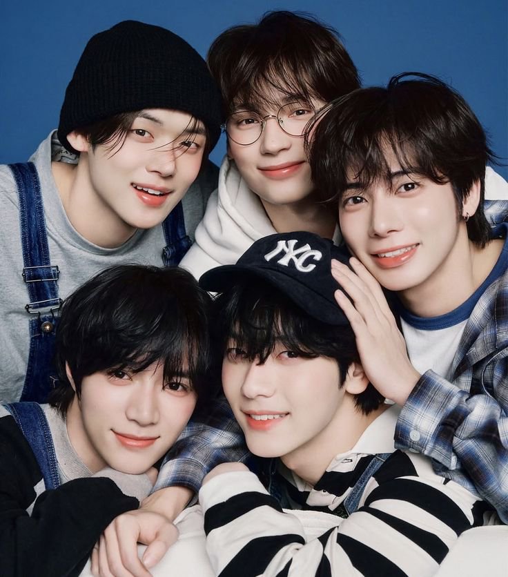 Group ktalk txt itu namanya "귀요미 5인방" atau "group dari 5 orang imut" 😆