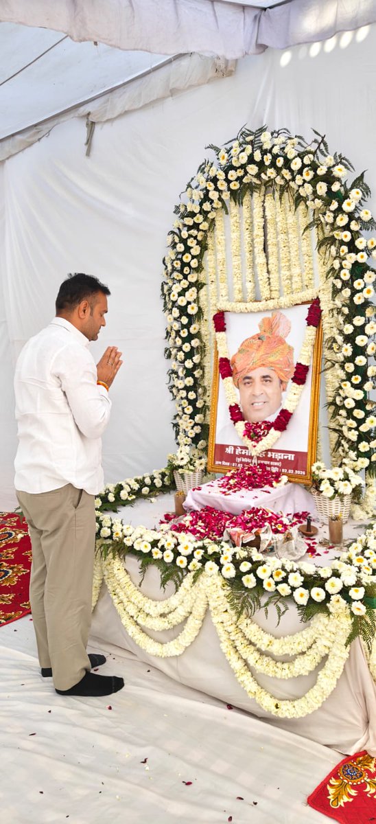 राजस्थान सरकार के पूर्व मंत्री एवं भाजपा के वरिष्ठ नेता स्व. श्री हेम सिंह भड़ाना जी के स्वर्गवास के उपरांत आज बघेरी कलां पहुंचकर  श्रद्धांजलि अर्पित की एवं शोकाकुल परिजनों को ढांढस बंधाया।

स्व. भड़ाना जी का जीवन जनसेवा, सामाजिक सरोकारों और क्षेत्र के विकास को समर्पित रहा।