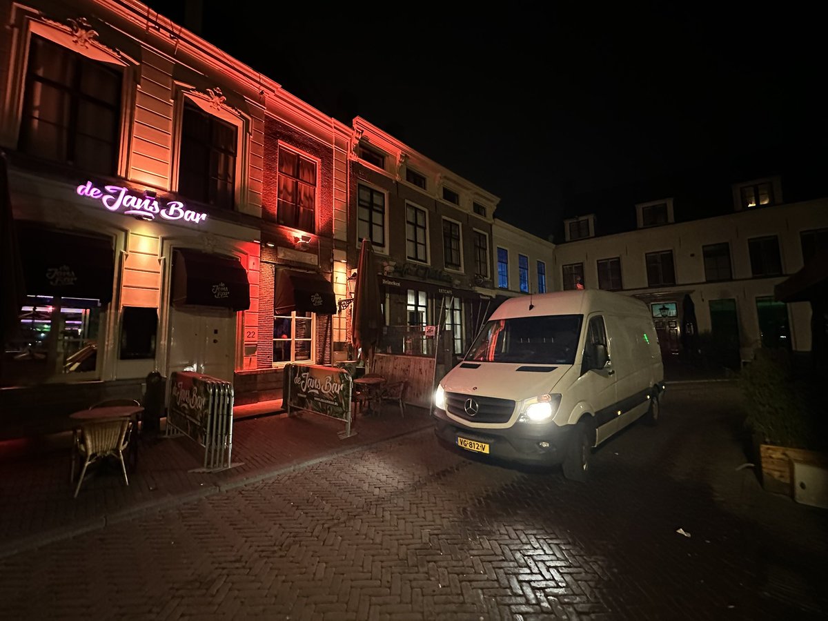 koeriernijmegen's tweet photo. #mijnweekin4fotos 1: #Amsterdam pauze bij de petroleumhaven 2: #Utrecht lossen om 07:00 in het centrum #janskerkhof #pakhuis 3: #Eindhoven lossen op het Stratumseind 4: #Botlek #Rotterdam lossen bij @Cargill #nijmegen #koerier #sneltransport 24/7/365 #beroepstoerist https://t.co/27b4boOy1h