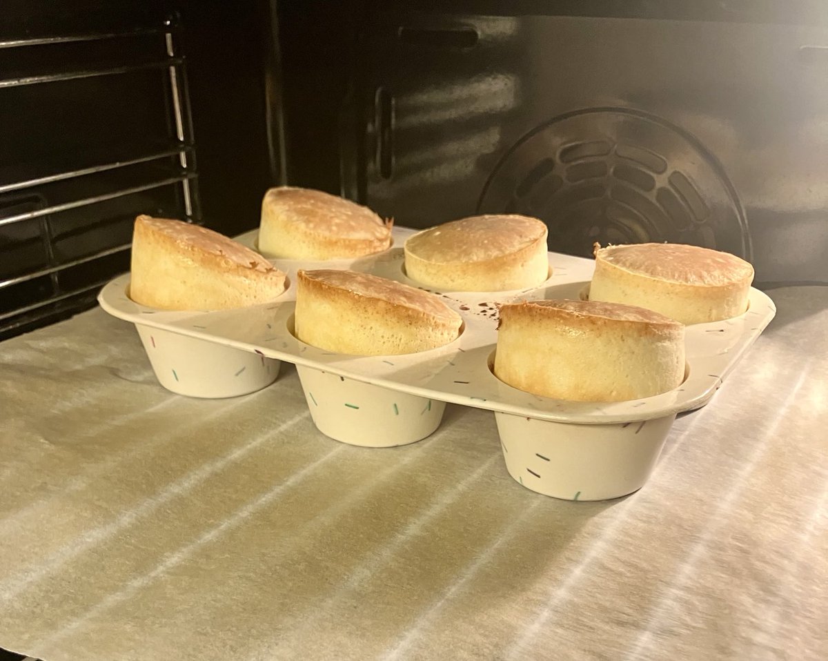 KrisBlackRose's tweet photo. My #butterpowder #brioche (or muffin) is reaching perfection 😅 Thank you @CaryKelly11 for the idea! https://t.co/tcZ7BByOIz