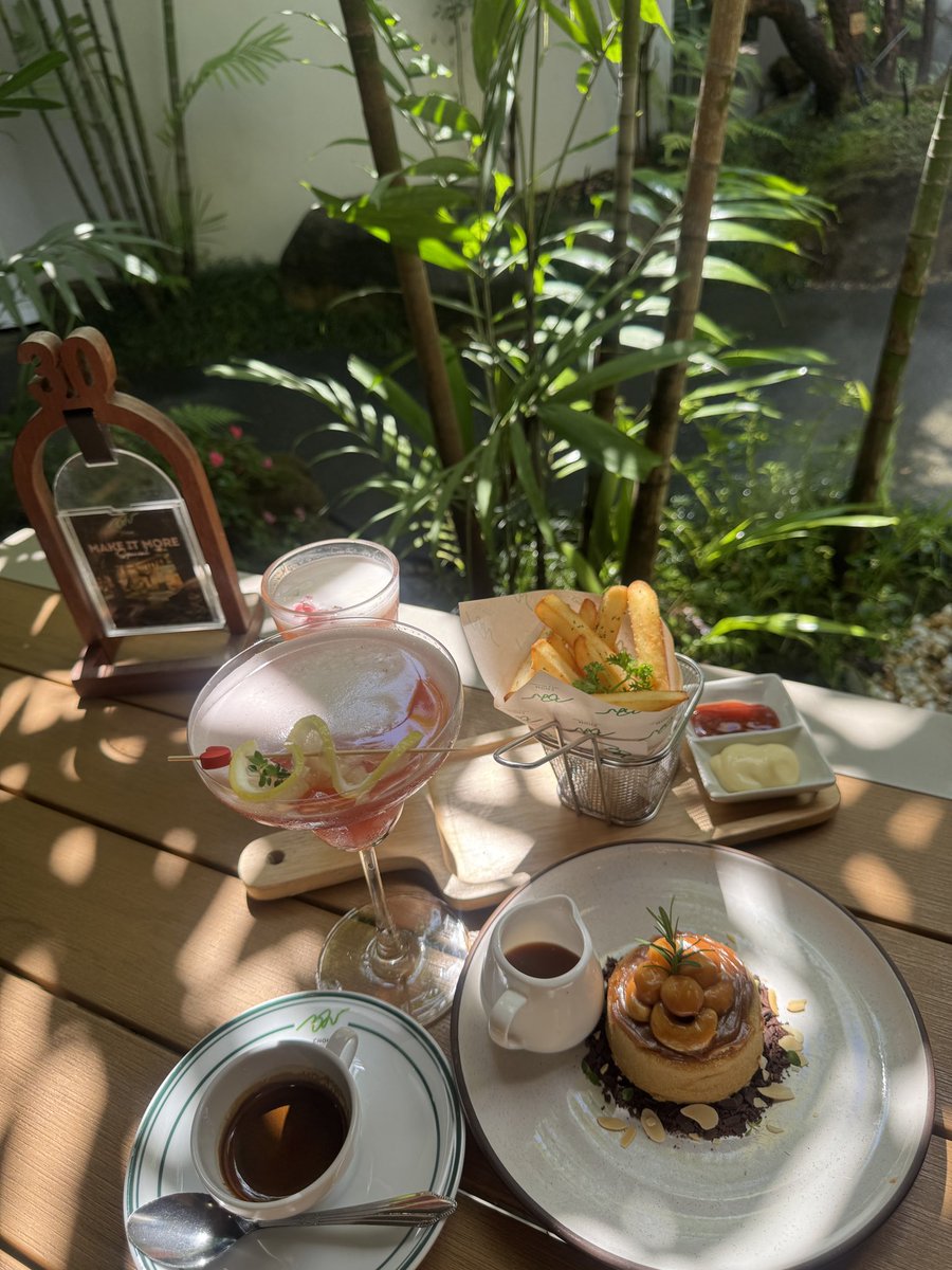 Nene_kace's tweet photo. ถ่ายรูปน่าสวยน่ากินมาก 🍹🍮 https://t.co/NKhvPUNx4f