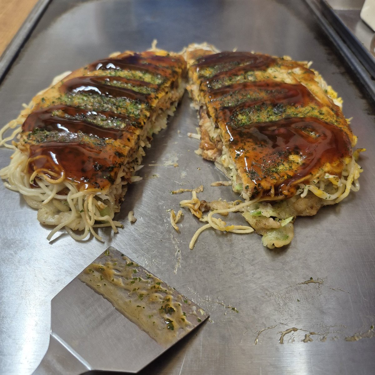 お好み焼き、パカーン！
イカ天入りだよ。
#お好み焼き