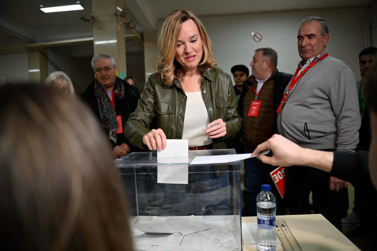 Pilar_Alegria's tweet image. Hoy decidimos el presente y el futuro de Aragón. 

Que nadie se quede en casa.  Llenemos las urnas de votos para frenar el ruido y el odio 💪🏽🌹

#PorAragón #PorTusDerechos