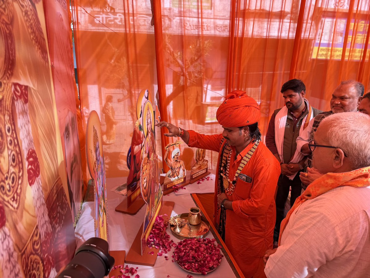 M_Suresh_Das_'s tweet photo. आज 📍अजमेर में विराट हिन्दू सम्मेलन में सम्मिलित हुए 
#shree_sawaibhoj_mahant_suresh_das_1008 https://t.co/WsES7q6TKJ