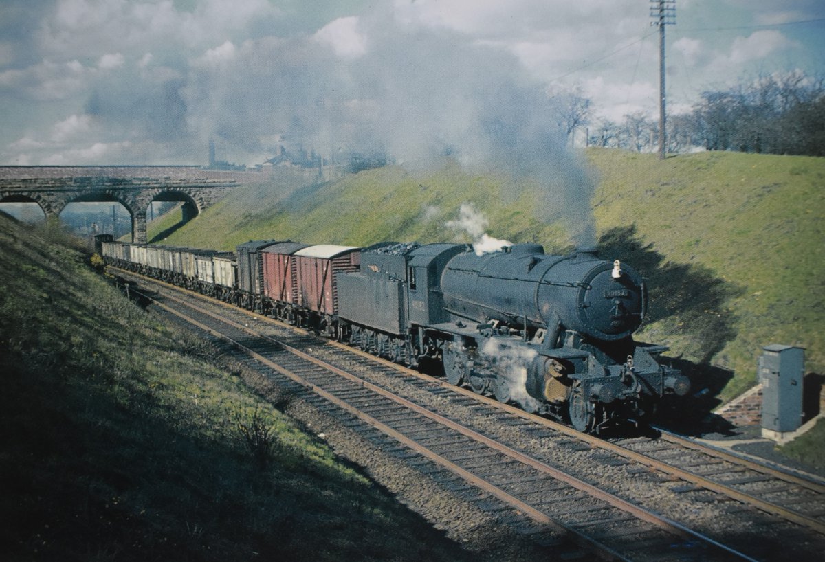WD 2-8-0 90182 approaches Moncrieff tunnel with a train, mostly consist of empty coal wagons presumably being returned to Fife coalfield.
📆 15th April 1963
📷 Photo by Michael Allen.
#steamlocomotive #1960s #Scotland #BritishRailways
