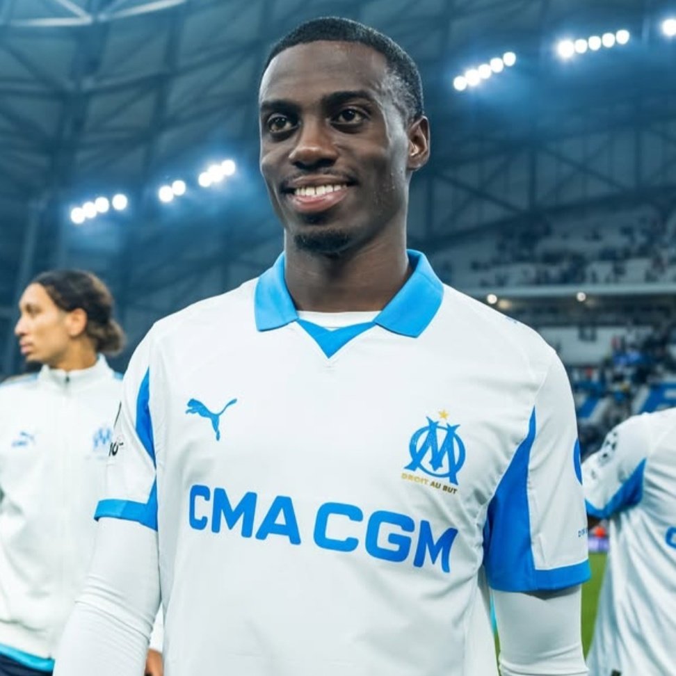 MassiliaZone's tweet image. 🚨 Timothy Weah :

"Mon arrivée à l'OM ? Ça n'allait pas et le club a misé sur moi.

Le coach avait confiance en moi, il m'a appelé en pyjama, en Face Time à 4h du matin...

Il fumait et il m'a dit : 'Tim, il faut que tu viennes ici. Tu verras ici c'est chez toi.'

Et la preuve,…