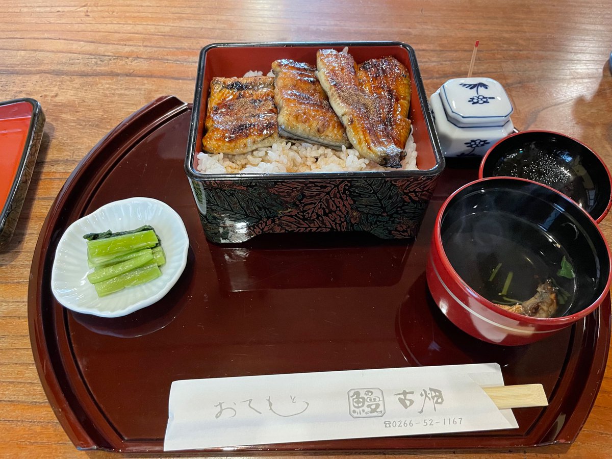 TamachinGo's tweet photo. 気持ちが落ち込んだりした時
自分の安息地がありまして四季を通しいつ行っても安堵を頂ける
諏訪大社前宮　真冬の澄んだ空気前宮神社の暖かい感覚が好きで通ってしまいます　真冬の諏訪大社が大��きである😇👍広場も綺麗に雪化粧👍 https://t.co/bXK9uoGfJx