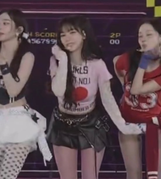 후웅포즈할때마다 나머지한손도 애교장착되는거 ㅈㄴ모에해