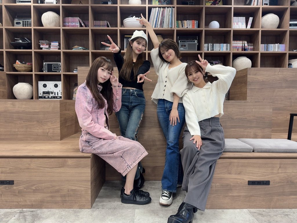 イベントありがとうございました💝

一気にNMBのときに戻った気持ちになって楽屋でもイベントでも爆笑しっぱなしでした🤣🩷楽しかった！！

足元悪い中来てくださったみなさん
本当にありがとうございました😭

また会いましょう🫶🏻