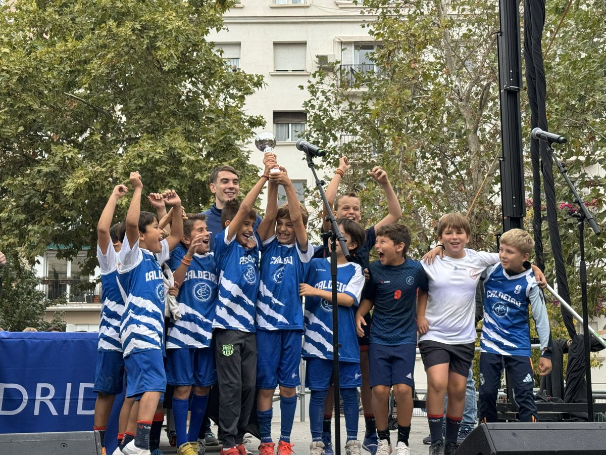 Más que resultados, personas. Aunque nos encanta ganar y a nuestros deportistas también. Lo importante es aprender a competir y luchar #cdcaldeiro #futsalmadrid #deportesmadrid #deportebase