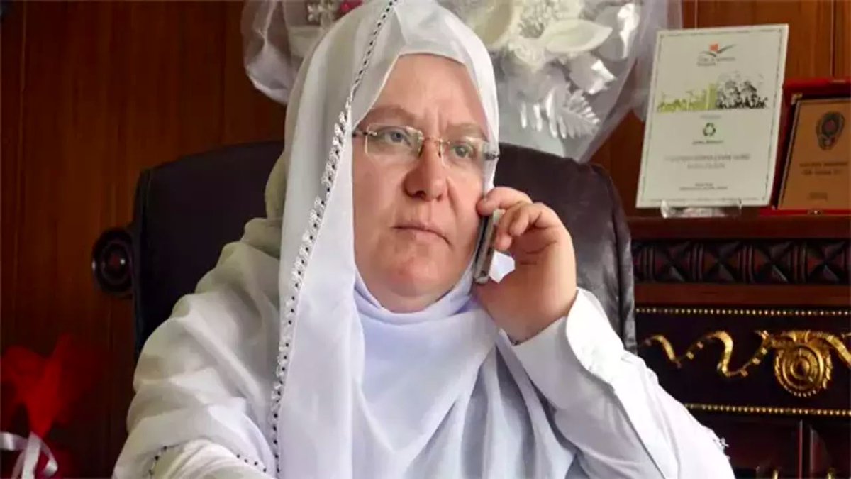 Mihalgazi Belediye Başkanı hanımefendiye yönelik çirkin paylaşımı şiddetle kınıyorum.
Sayın Zeynep Akgün’e yöneltilen saldırgan ve düşmanca dili reddediyorum. 

Nefreti siyasal araç haline getiren bu anlayış ,karanlık orta çağ zihniyetidir lanet olsun.