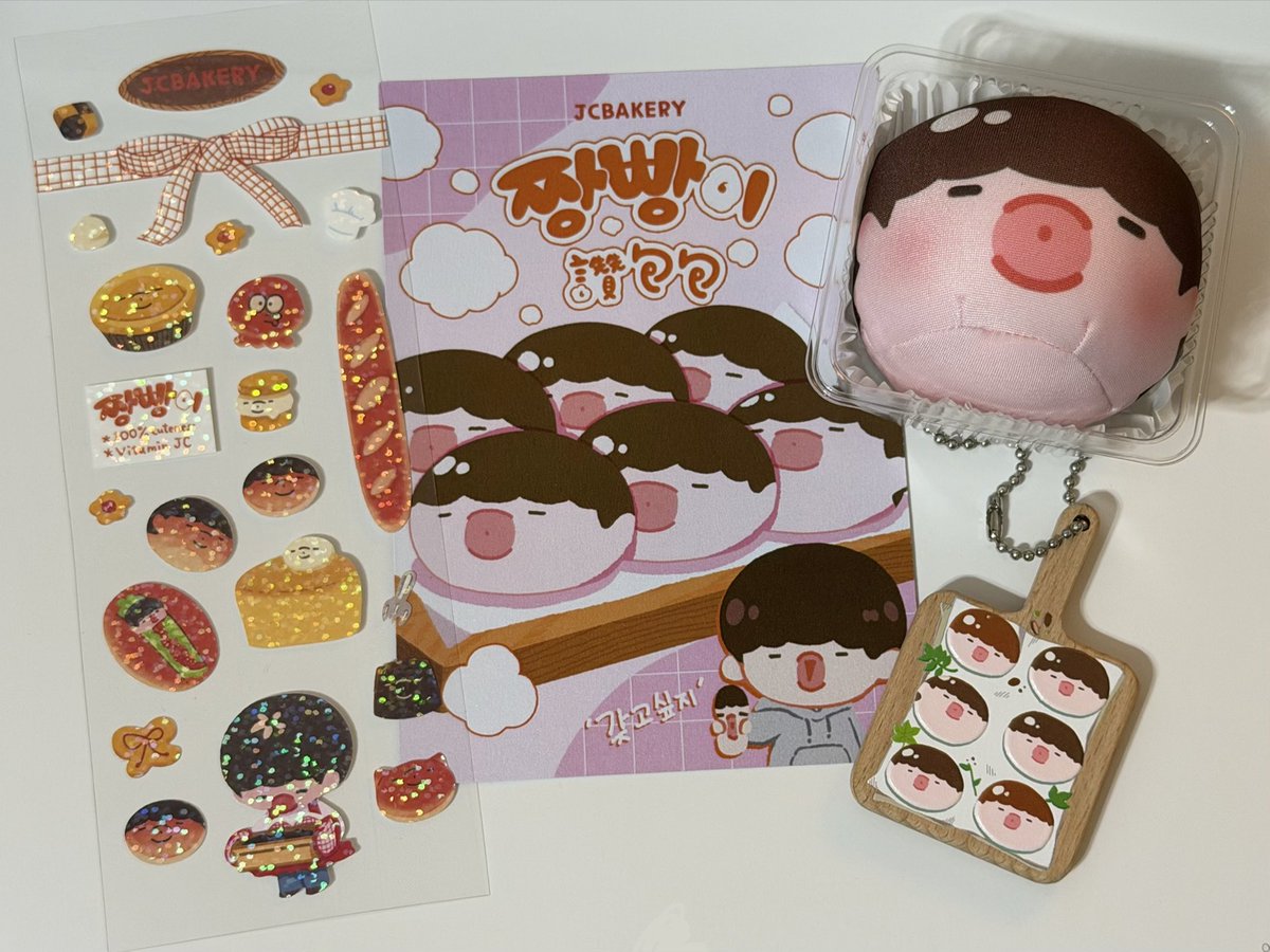 像두쫀쿠一樣裝起來超級可愛ε٩(๑> ₃ <)۶з
沒想到還有附吊飾明信片貼紙🥹
非常可愛(*´з｀*)
謝謝Wendy老師開團💕