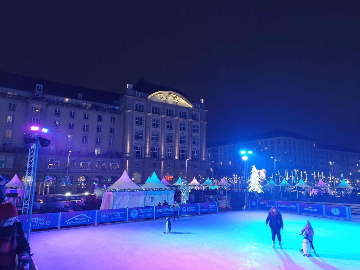 Aeroguyyy's tweet photo. All about last night ! 
#Winterfest #Dresden #Europa https://t.co/JNk28sZzgG