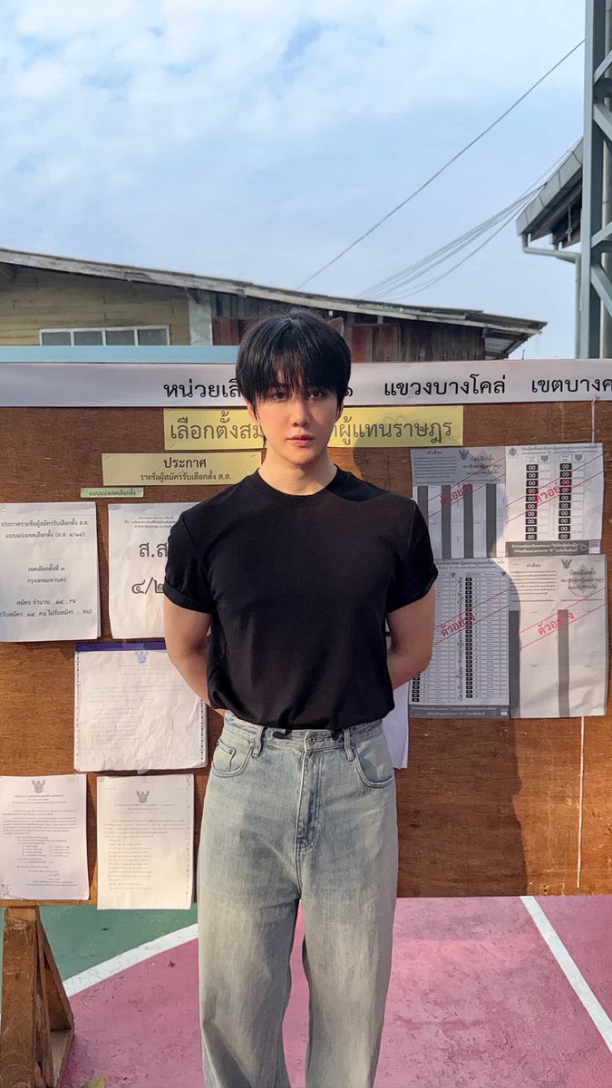 “ไมค์ พิรัชต์ นิธิไพศาลกุล” ได้เดินทางไปใช้สิทธิ #เลือกตั้ง69 และออกเสียงประชามติ ที่ เขตเลือกตั้ง 3 โรงเรียนวัดบางโคล่นอก แขวงบางโคล่ เขต บางคอแหลม  กรุงเทพมหานคร หลังจากเสร็จงานต่างประเทศ หนุ่มไมค์ ได้เดินทางกลับประเทศไทย เพื่อใช้สิทธิในวันนี้โดยเฉพาะ  #MellowPOP #ไมค์พิรัชต์