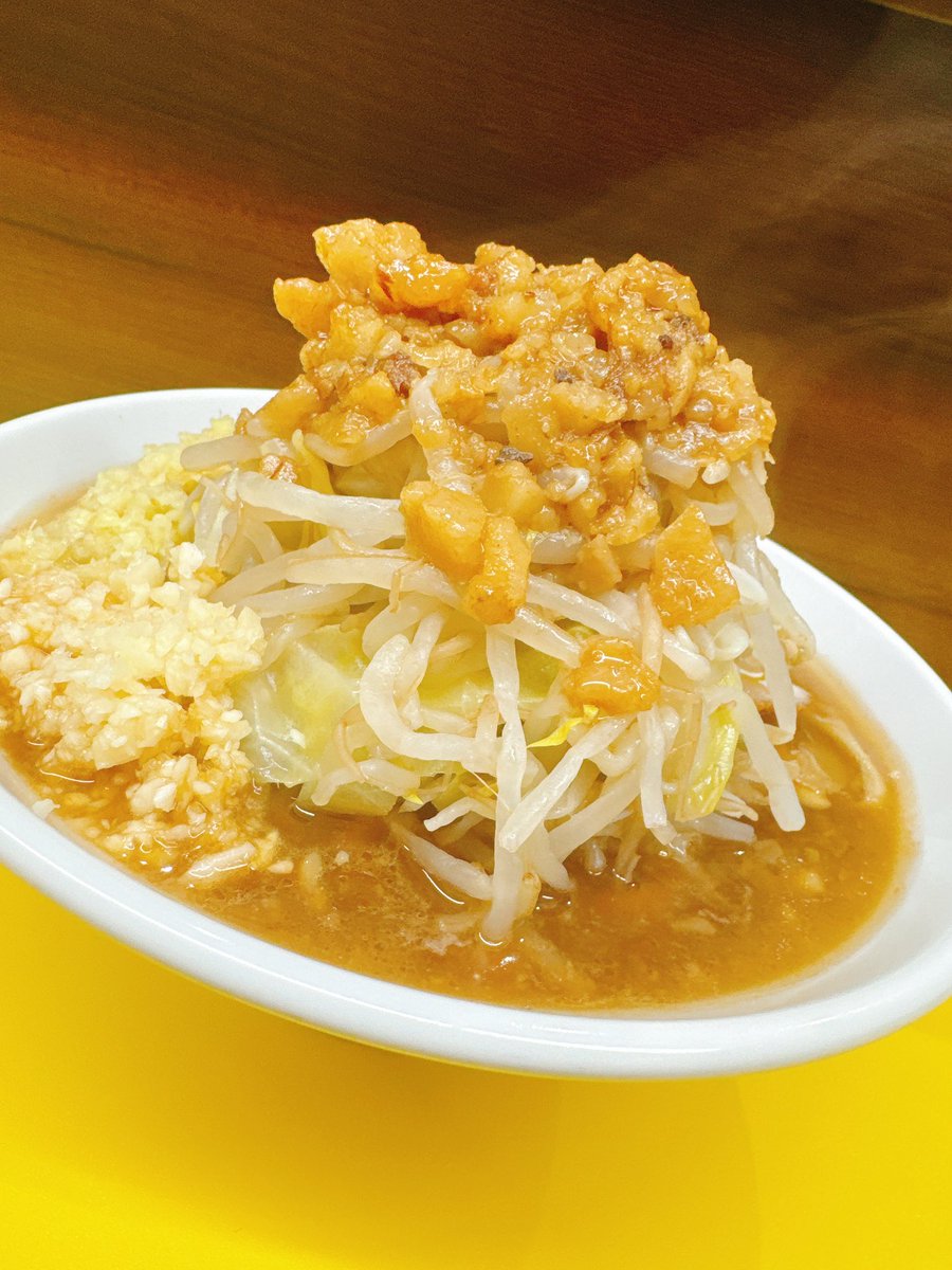 2bosi_spice's tweet photo. 【拡散希望】【参加型プロジェクト】

先日は辞める辞めないでお騒がせ致しました。お店に来てくださって直接応援してくださった方、ご連絡いただいた方沢山で嬉しかったのと頑張らないとと改めて思いました

皆様に楽しんでいただける企画をご用意致しました

【アリのDoA 100日ダイエット編】
DoAはデッド オア アライブの略です

まずは皆様にはアンケートに答えていただきます
（このアカウントをフォローしてアンケートに答えて、リポストといいねで参加になります）

本日から5月29日【誕生日の前日】までの間に店主アリが50kgのダイエットを成功させられるかを当てるだけの簡単な予想ゲームです

☆5月29日までにアリは50kg痩せる
→予想が当たった方の中で抽選で5名様にスペシャルプレゼント画像1参照

☆5月29日までにアリは50kg痩せない
→5月30日・31日どちらも【今日の1番・豚が1番・カラオケスナックAnGyのどこの店舗でも】無料
スナックは2H飲み放題
3店舗全部周るのもOK
最大4食と2回飲みが無料になります
【予想出費は70万から80万予想】

アカウントをフォロー、下のアンケートに参加して、このポストをリポストといいねをお願いします
アンケートに投票したらスクショをして保存してください

定期的に進捗はお知らせ致します

ダイエットする理由としましては、【結婚準備】【健康】【面白い】からです

新しいエンタメの形を是非
参加〆切は2月14日の煮干の日とさせていただきます

とりあえず6月20日までは企画があるので店は続けます笑