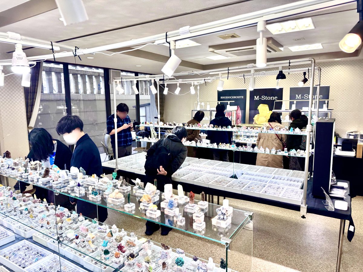 「 なんば展 」
皆さまのおかげで大盛況終える事ができました。本日は雪が舞う寒さの中にもかかわらず多くの方がお立ち寄り頂きました。ありがとうございました🙇

また沢山の暖かい差し入れを頂きました
美味しかったです😋

ありがとうございました

次は「 中目黒展 」
Var. 関東仕様で伺います✨