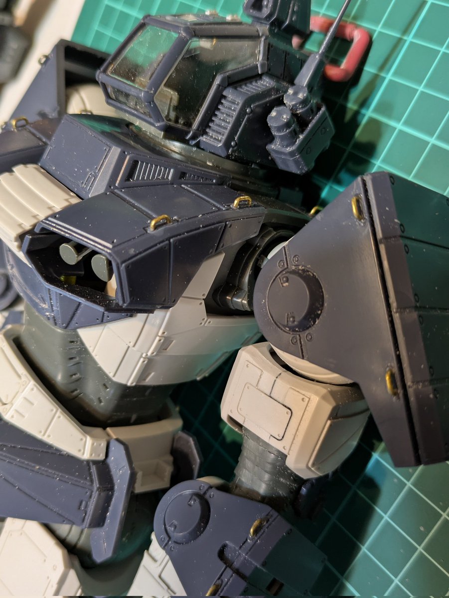 1/35　GTダグラム
あちこちにあるフックのようなものをニッパーで切り飛ばし、0.8真鍮線に替えました。
計42カ所😅
#ドキュダグ6
#太陽の牙ダグラム