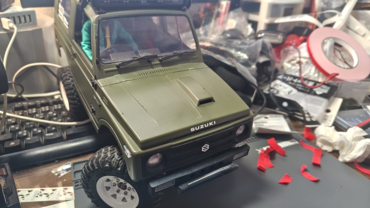 TREKCAPWORKSR's tweet photo. #C74 のボンネット開口加工
固定はダイソーのマグネットボタン
両面テープを折って貼り付け
位置決めはシャシ側に
両面貼り付けた磁石を固定し
ボンネットを閉めれば貼付け位置が決まる
磁石と両面テープを重ねた厚みは
11mmがベスト
パチっとつけば振ったくらいじゃ落ちない♪
#WPLJAPAN
#RAYWOOD https://t.co/XfpACqKHVJ