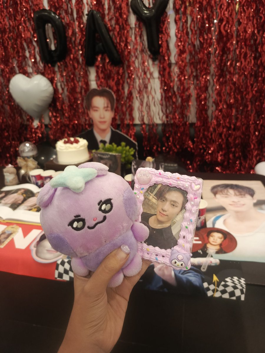 advance happy dino day <3

#DINOCSE #TRIGGERCSE <a href="/0211studios/">✮</a>