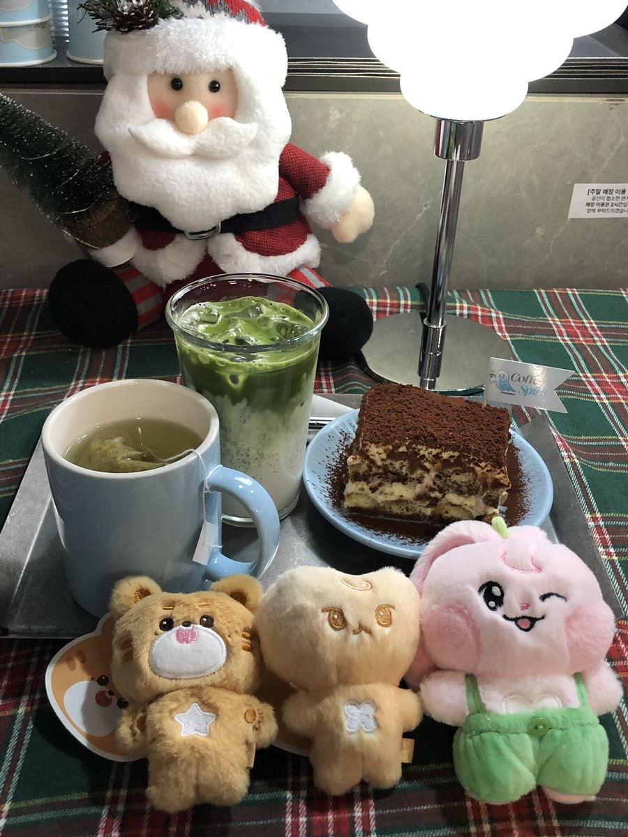 Minyy0_'s tweet photo. 동네가 가까우면 좋은점!! 엔시티 얘기 와방방 할 수 있음💗💗 
나를 위해 두쫀쿠 사오는 여자 멋지다🫠 https://t.co/EX8WU4Jf1o