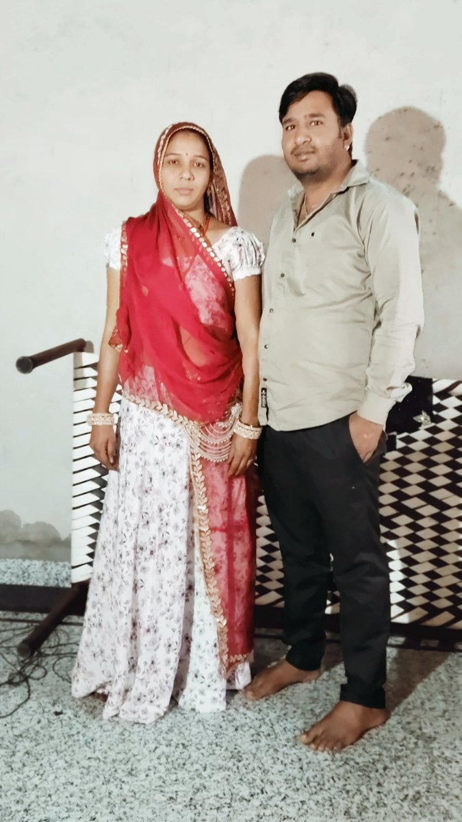 वक़्त ने सिखा दिया अकेले चलना,
वरना हम भीड़ में सबसे आगे हुआ करते थे।