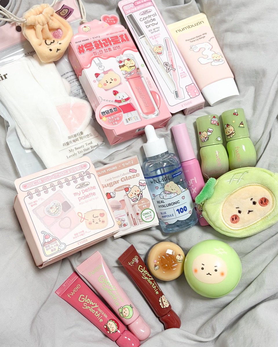 yeobeun__ii's tweet image. #RT #RT이벤트 *팔로워 한정 이벤트입니다
1분께 요거 모두 보내드려요🤎

역대급 이벤트 준비해왔오... 고마운 마음에!!
망곰이 제품들도 제 거 사면서 열심히 모았구
스킨케어들도 모아뒀어요!

최애 제품들도 열심히 끼워넣었어
이거면 아마 거의 풀메 가능할 것‼️
멘션에 제품 리스트 달아두께요