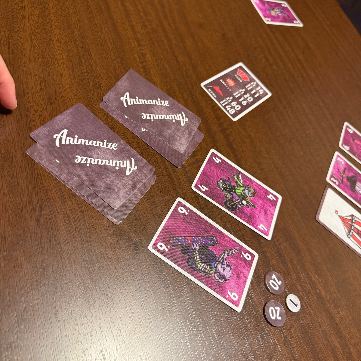 アニマナイズ

脱落あり、バーストあり、動物カードの取り扱いが悩ましいトリテ。トリテを通じて一定の点数を集めると勝利、動物カードを程々に獲得するのがキモ。いつどの動物を獲得するか悩み、程々に点数を集めた後は、不要な動物が押し付けらてのバーストを避ける、この舵取りが面白い。