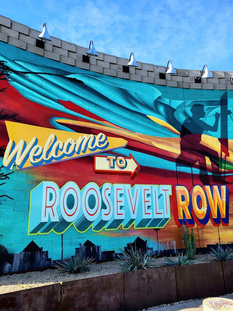 RunSuns00005's tweet image. Sur Phoenix vous allez voir beaucoup de très belles fresques🖼️
En particulier dans le quartier de Roosevelt 🏜️ 
@Suns #phoenixAz