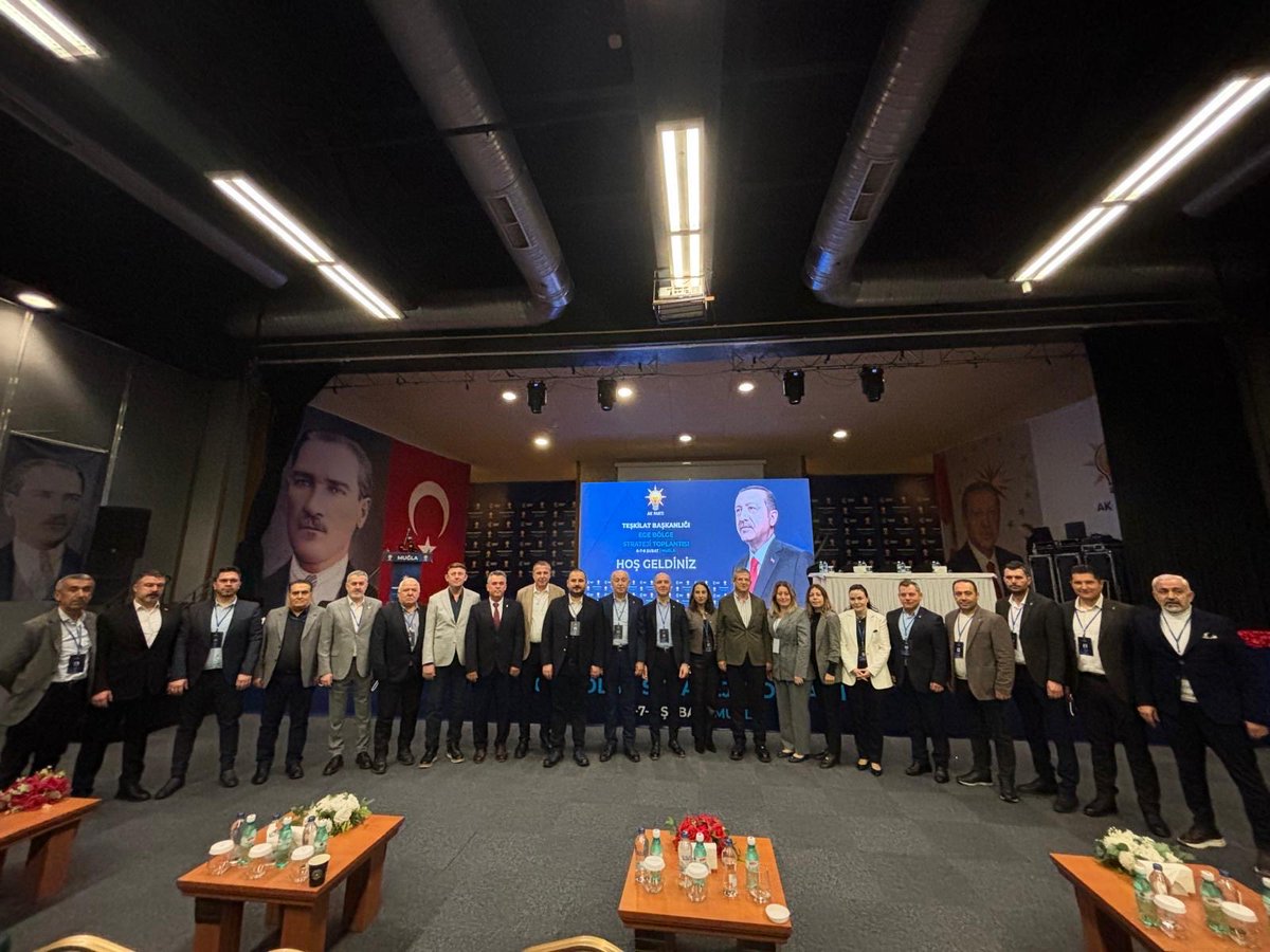 📍Muğla

İlçe Başkanımız Sayın Osman Özpek, AK Parti Genel Merkez Teşkilat Başkanlığımız tarafından düzenlenen Ege Bölge Strateji Toplantısı’na katıldılar.

Birlik ve beraberlik içinde Türkiye Yüzyılı vizyonumuzla emin adımlarla ilerliyoruz.