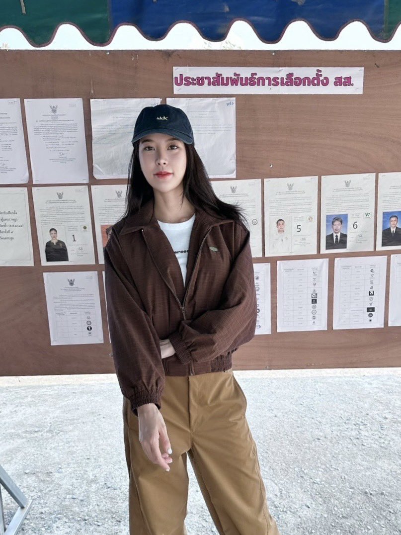 Update__today's tweet image. "บิ๊นท์ - ปุยนุ่น - อันดา - ลูกแก้ว" นักแสดงสังกัด Star Hunter Entertainment ได้เดินทางไปใช้สิทธิเลือกตั้งสมาชิกสภาผู้แทนราษฎร  และออกเสียงประชามติ 

#เลือกตั้ง69
#ประชามติ69
#UPDATETODAY #ข่าว #ข่าวบันเทิง