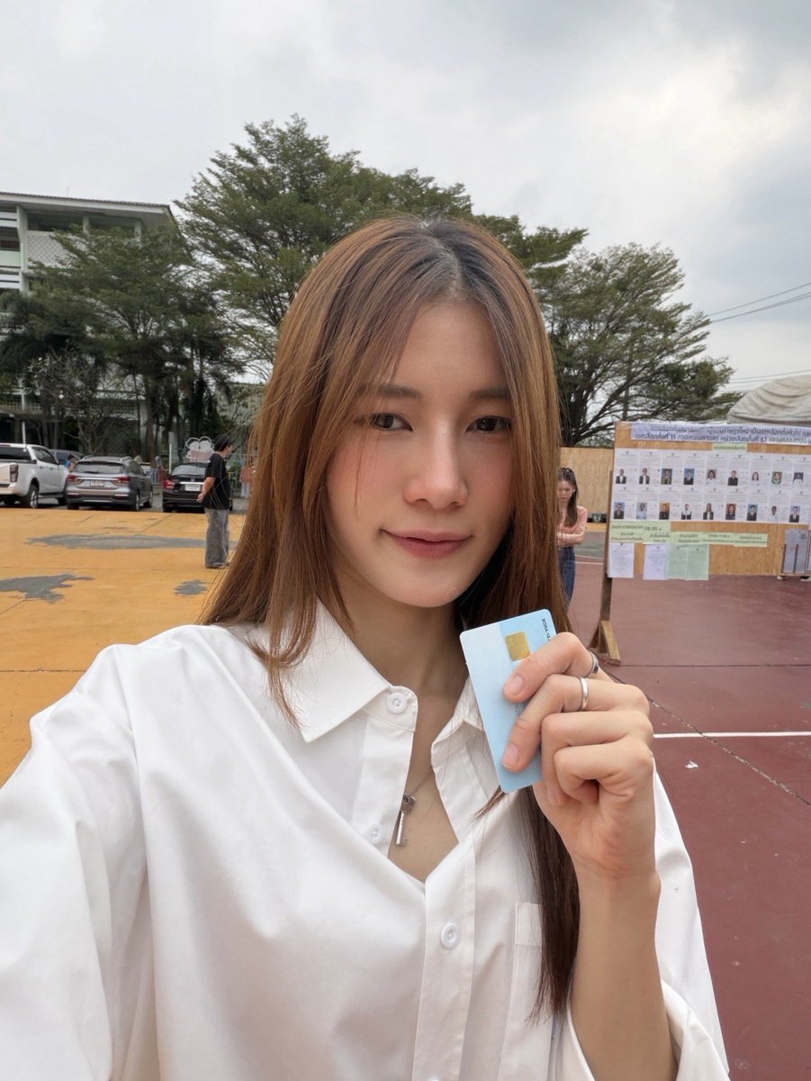 Update__today's tweet image. "บิ๊นท์ - ปุยนุ่น - อันดา - ลูกแก้ว" นักแสดงสังกัด Star Hunter Entertainment ได้เดินทางไปใช้สิทธิเลือกตั้งสมาชิกสภาผู้แทนราษฎร  และออกเสียงประชามติ 

#เลือกตั้ง69
#ประชามติ69
#UPDATETODAY #ข่าว #ข่าวบันเทิง