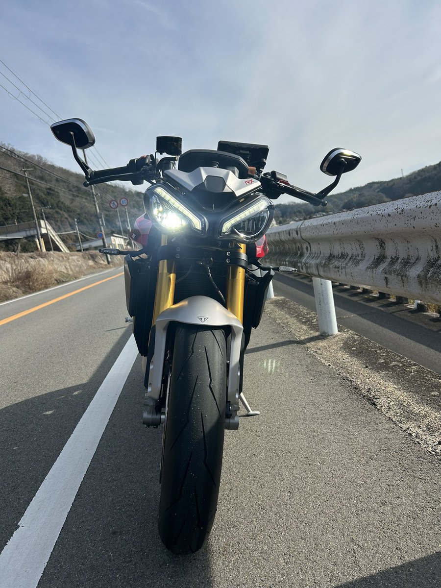 バイクの真正面写真を無言で貼る