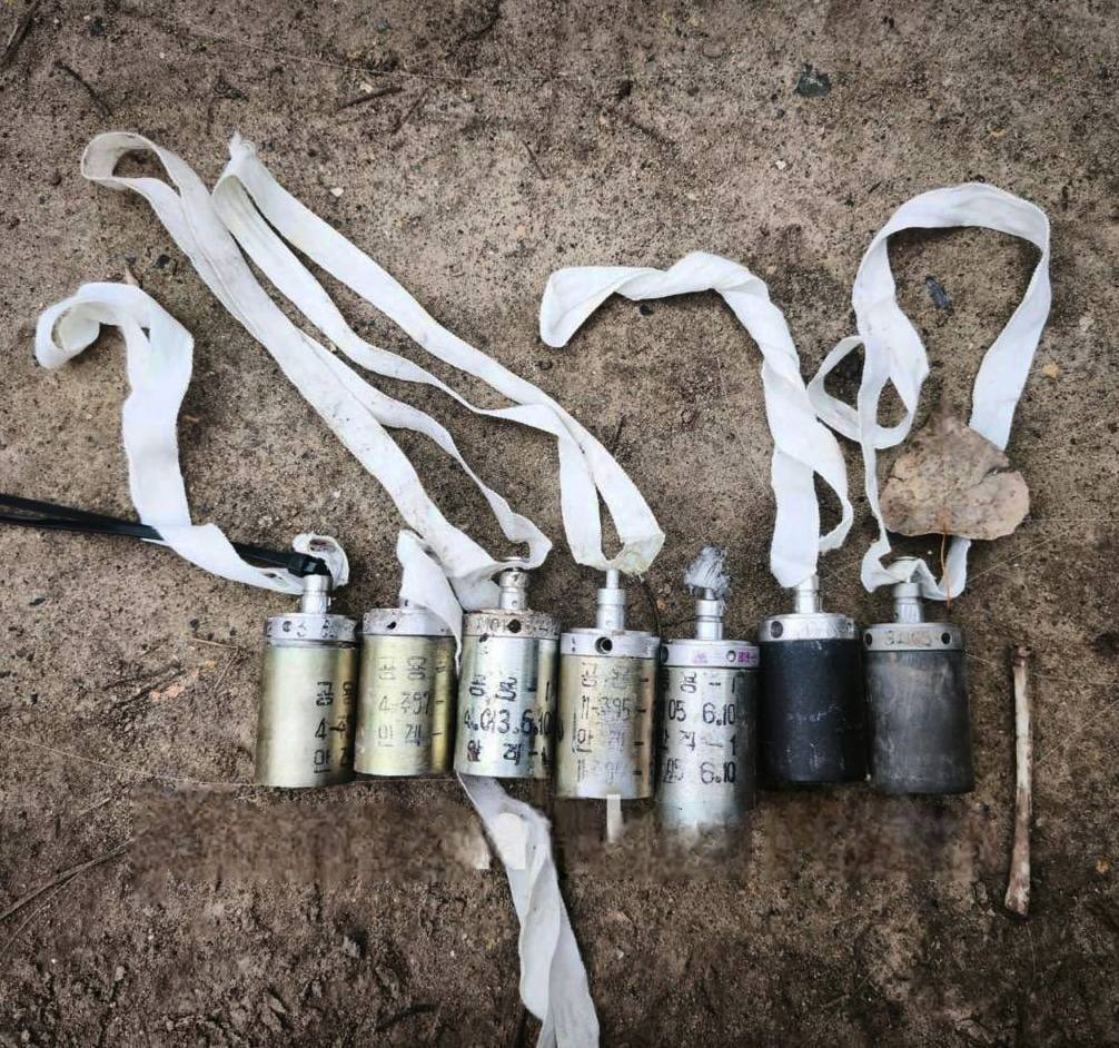 EuromaidanPR's tweet image. Kherson under new nightmare: russian FPV drones dropping North Korean cluster munitions on civilians.
Our “allies” promise help while russia + Kim Jong Un terrorize the city.
How long will the world watch? #RussiaIsATerroristState #UkraineUnderAttack