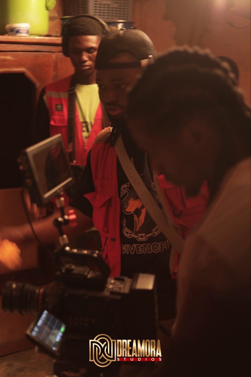 DreamoraStudios's tweet photo. Deep Moment 😞
Behind the scenes
#DUHUCOMINGSOON🔥
Directed by David Silver
Produced by Benjamin Bulus
A Film By Dreamora Studios.
#DUHU
#AfricanCinema
#NigerianFilm
#BehindTheScenes
#FilmInProduction
#StoriesThatMatter
#CinemaWithPurpose
#DreamoraStudios