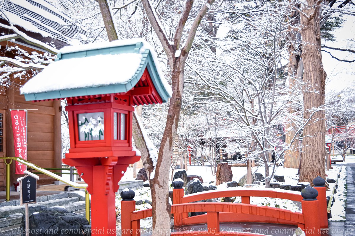 38_2205's tweet photo. 雪とお寺 日本は美しい https://t.co/9Qjai3eHs8