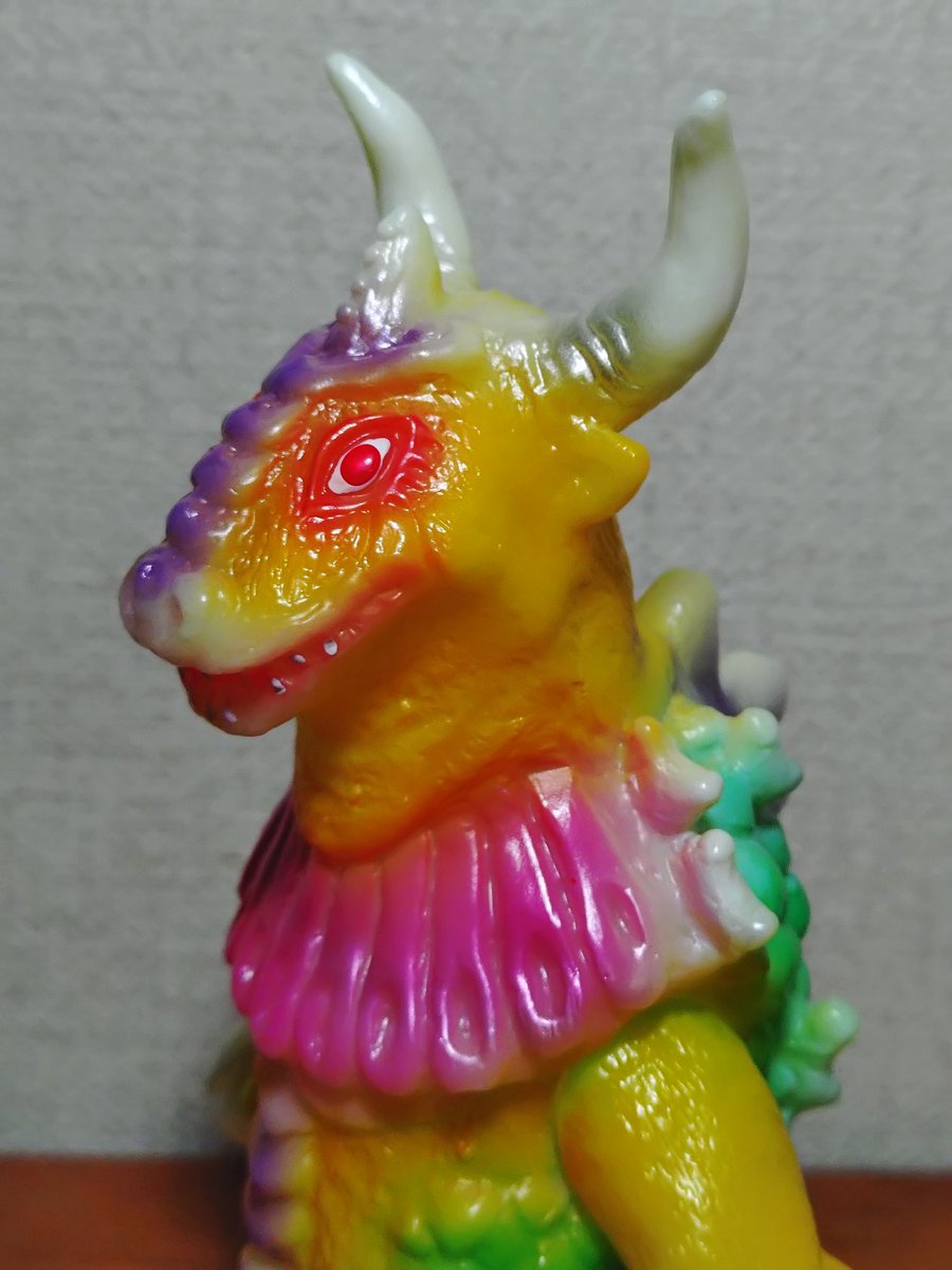 ヤモマークさんのカウラ(蓄光) このカラーリングはなかなか思い付か